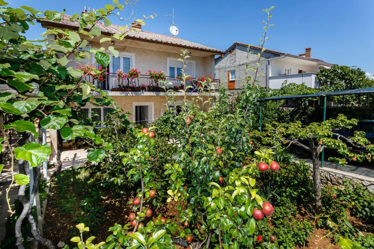 Apartmani Jelica Veglia Exterior foto